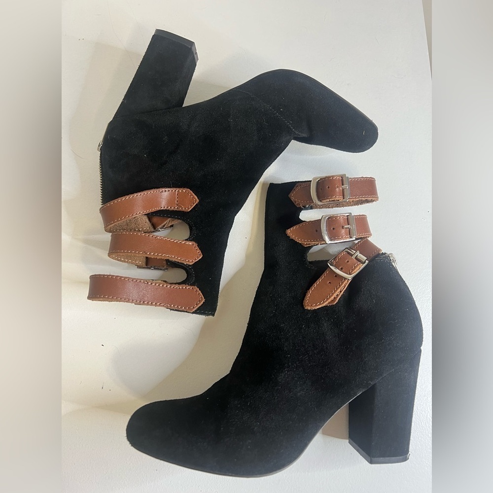 Antropologie Pied Juste Suede Buckle
Strap Ankle Boot Black Women Sz 41